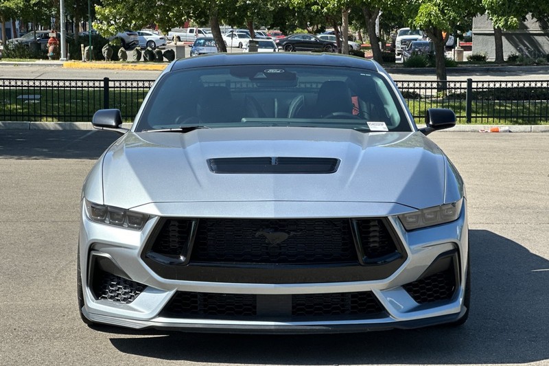Ford Mustang Vehicle Full-screen Gallery Image 09