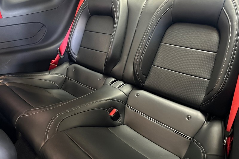 Ford Mustang Vehicle Full-screen Gallery Image 14