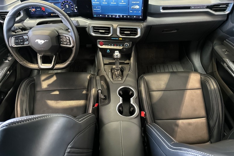 Ford Mustang Vehicle Full-screen Gallery Image 15