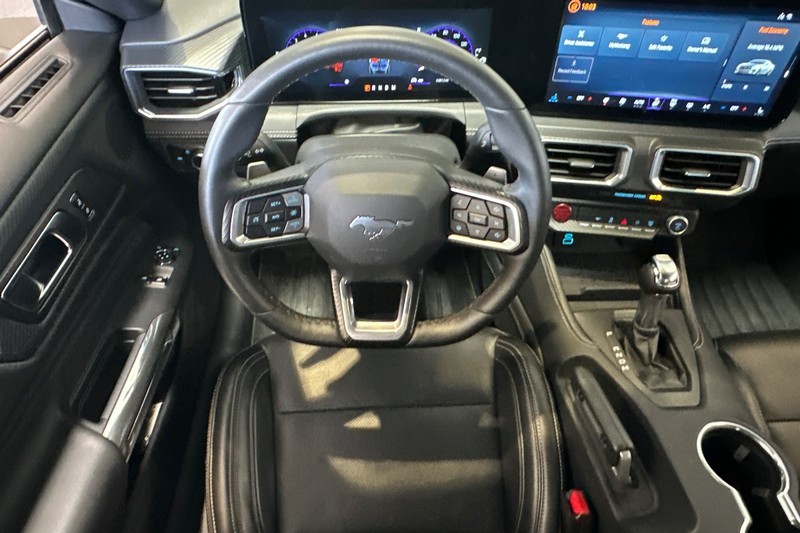 Ford Mustang Vehicle Full-screen Gallery Image 16