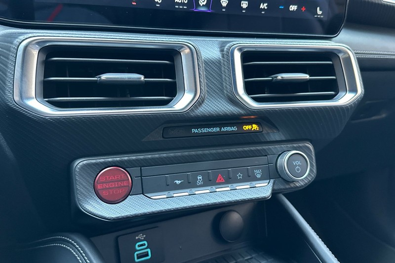 Ford Mustang Vehicle Full-screen Gallery Image 27