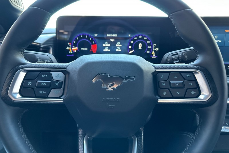 Ford Mustang Vehicle Full-screen Gallery Image 31