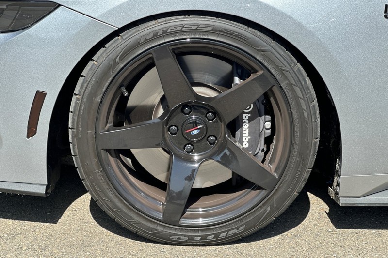 Ford Mustang Vehicle Full-screen Gallery Image 40