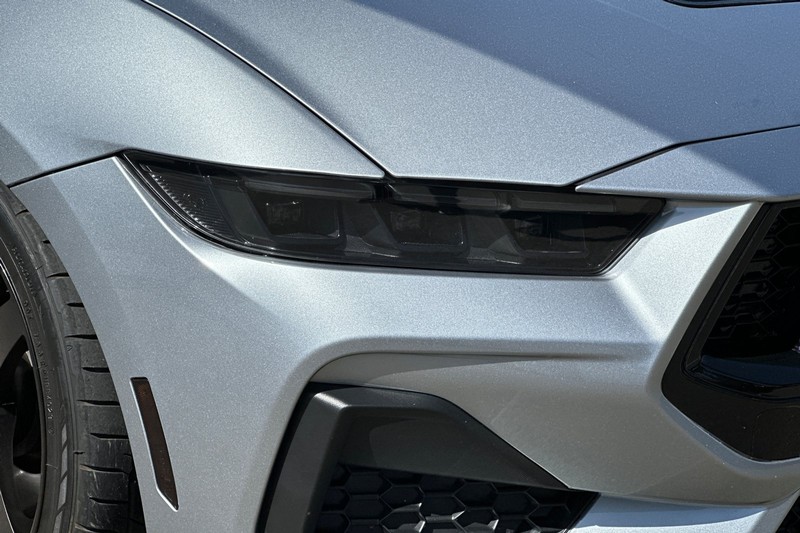 Ford Mustang Vehicle Full-screen Gallery Image 41