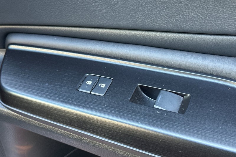 Lexus ES Vehicle Full-screen Gallery Image 21