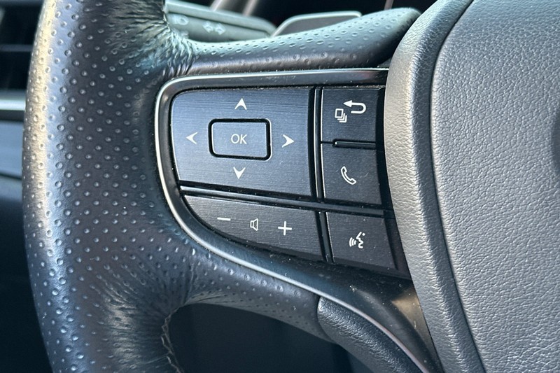 Lexus ES Vehicle Full-screen Gallery Image 33