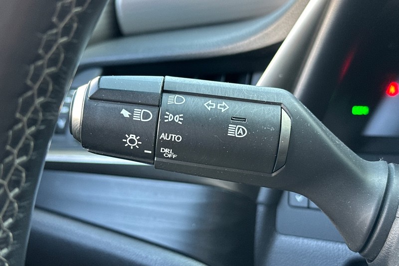 Lexus ES Vehicle Full-screen Gallery Image 34