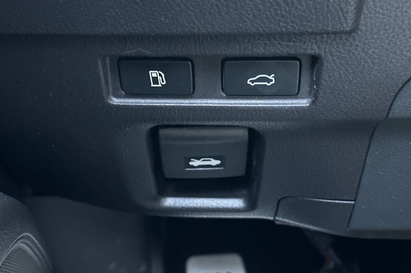 Lexus ES Vehicle Full-screen Gallery Image 39