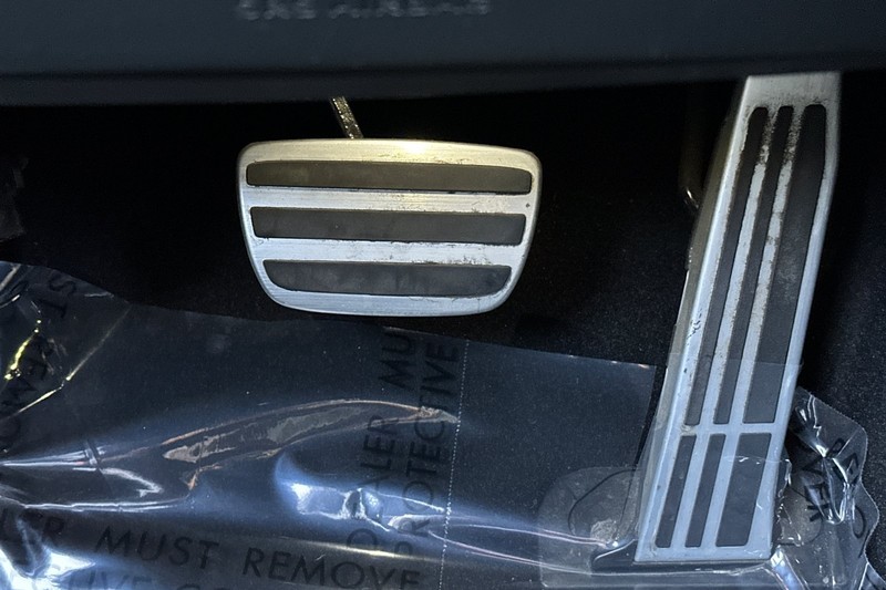 Lexus ES Vehicle Full-screen Gallery Image 42