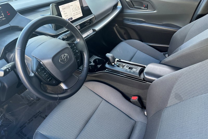 Toyota Prius Vehicle Full-screen Gallery Image 10