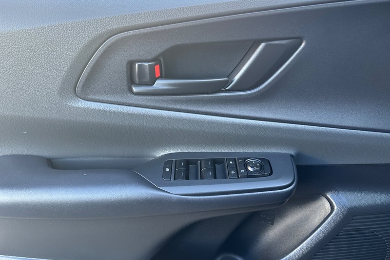 Toyota Prius Vehicle Full-screen Gallery Image 11