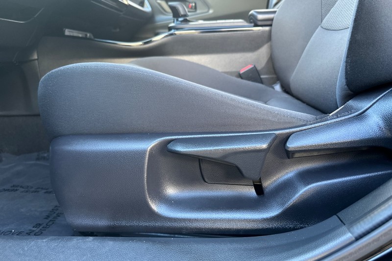 Toyota Prius Vehicle Full-screen Gallery Image 13