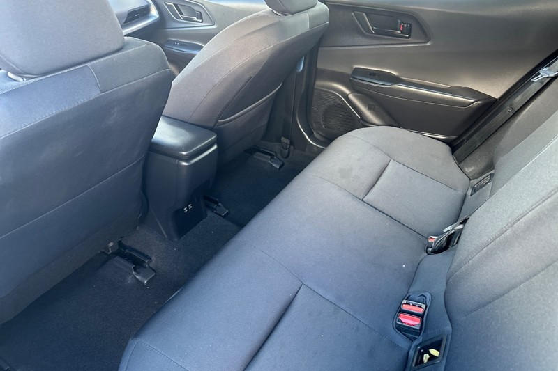 Toyota Prius Vehicle Full-screen Gallery Image 14