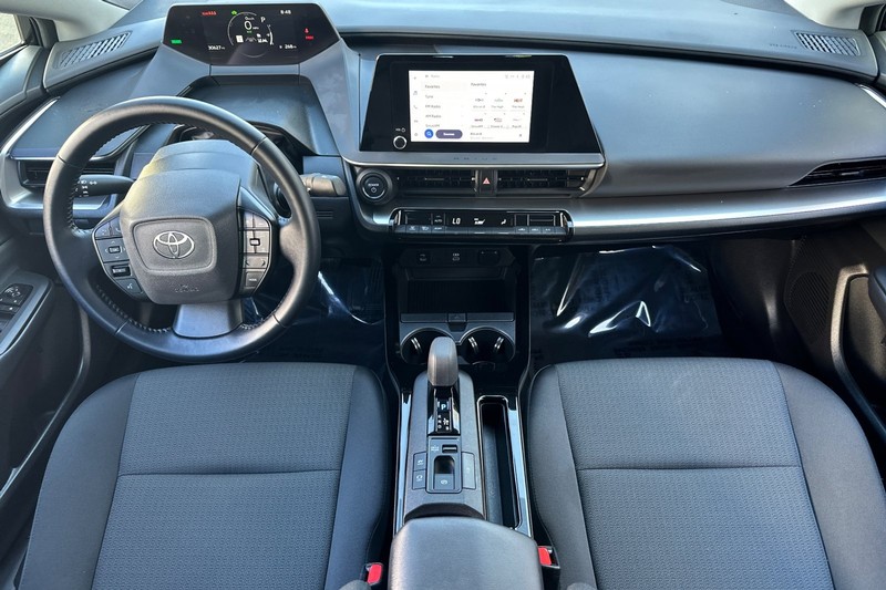 Toyota Prius Vehicle Full-screen Gallery Image 15