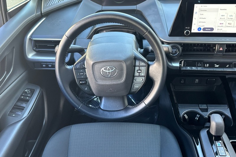 Toyota Prius Vehicle Full-screen Gallery Image 16