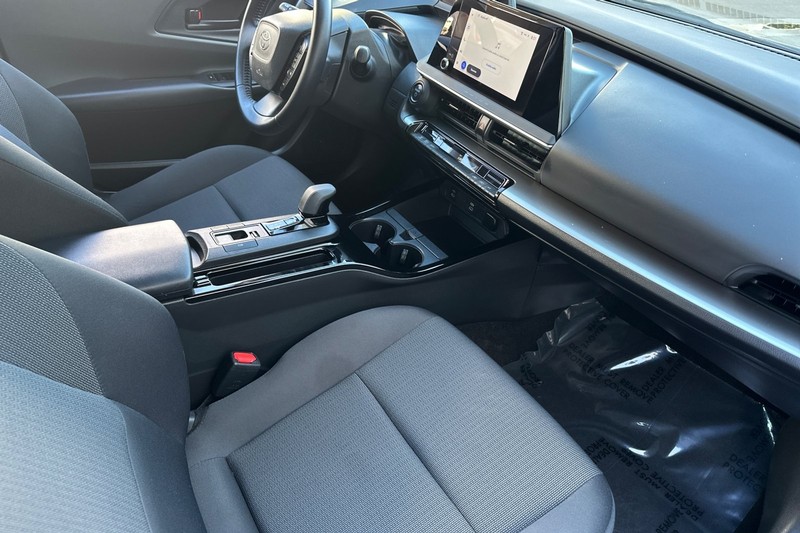 Toyota Prius Vehicle Full-screen Gallery Image 19