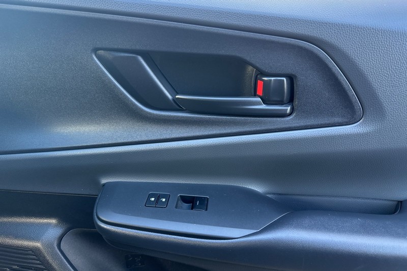 Toyota Prius Vehicle Full-screen Gallery Image 21