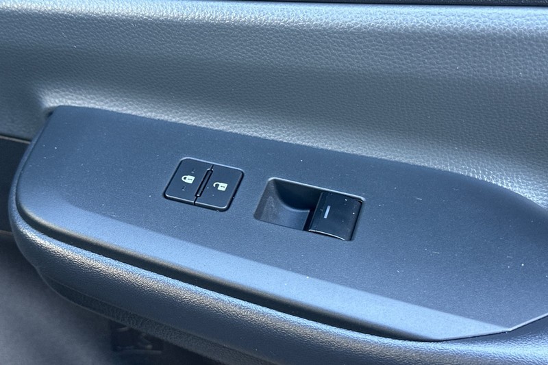 Toyota Prius Vehicle Full-screen Gallery Image 22