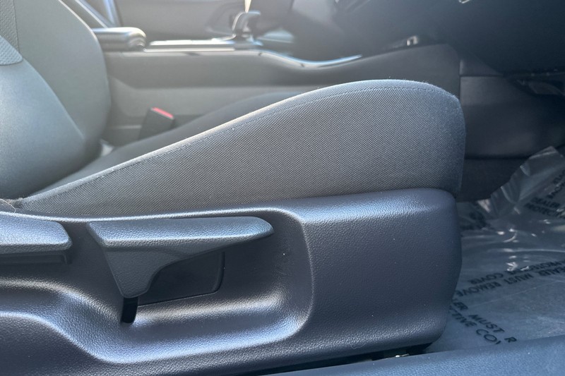 Toyota Prius Vehicle Full-screen Gallery Image 23