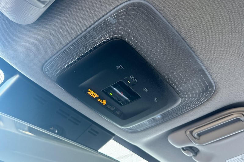 Toyota Prius Vehicle Full-screen Gallery Image 24