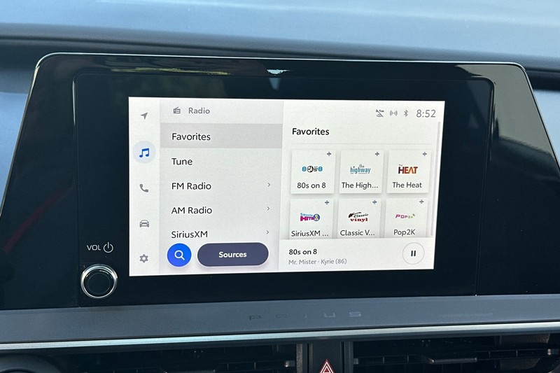 Toyota Prius Vehicle Full-screen Gallery Image 26