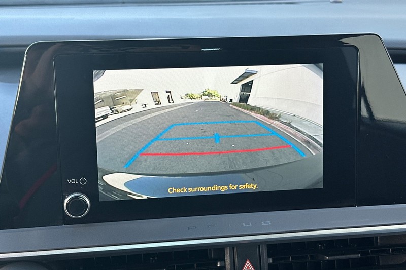 Toyota Prius Vehicle Full-screen Gallery Image 27