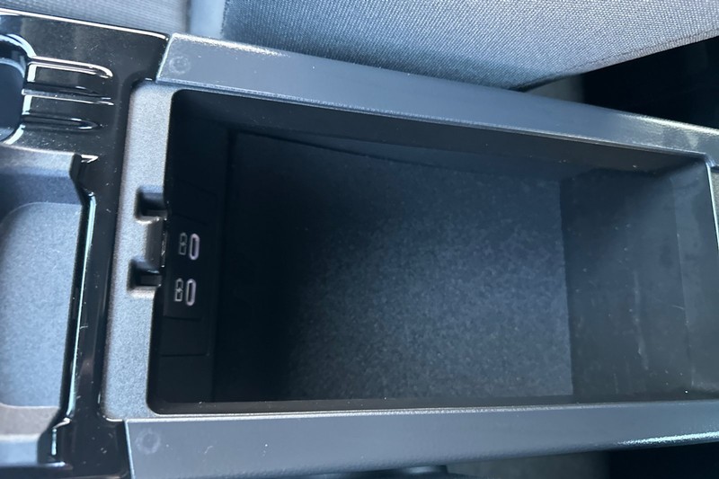 Toyota Prius Vehicle Full-screen Gallery Image 29