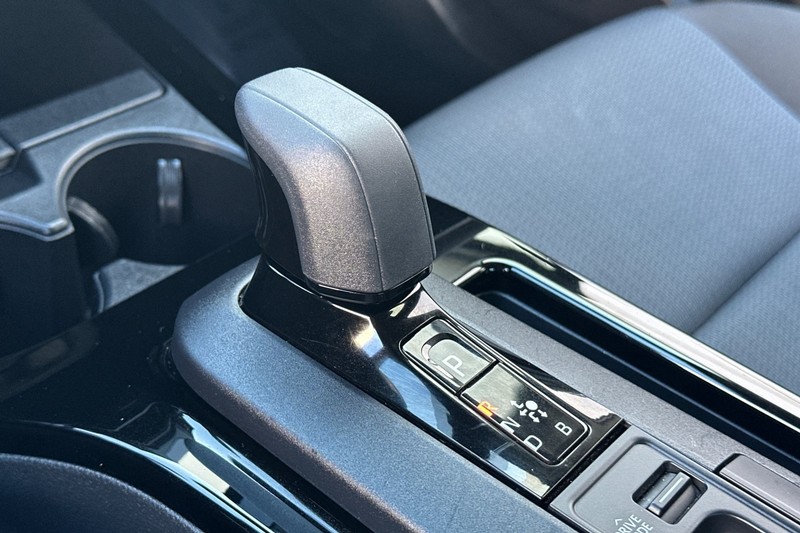 Toyota Prius Vehicle Full-screen Gallery Image 30