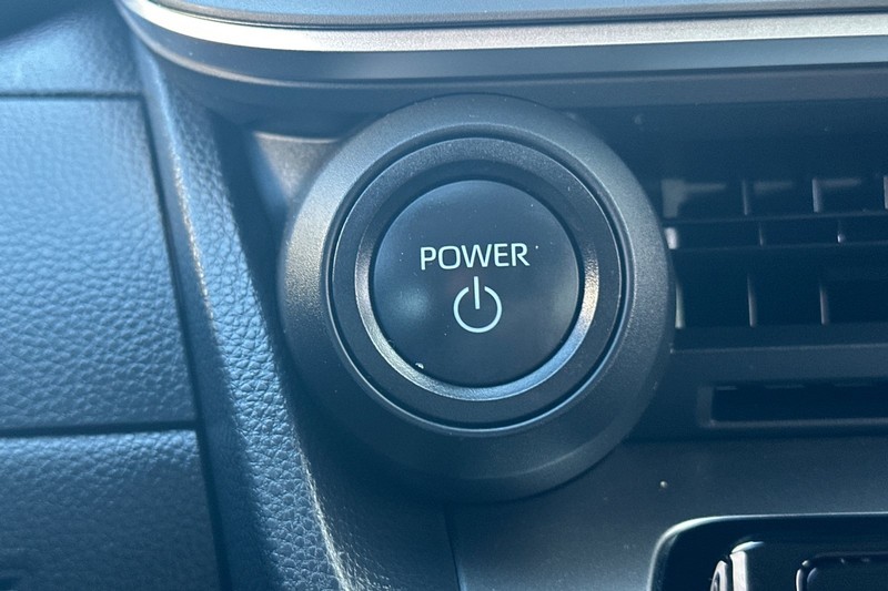 Toyota Prius Vehicle Full-screen Gallery Image 31