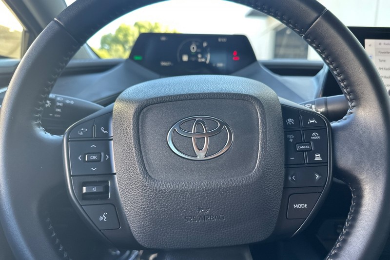 Toyota Prius Vehicle Full-screen Gallery Image 32