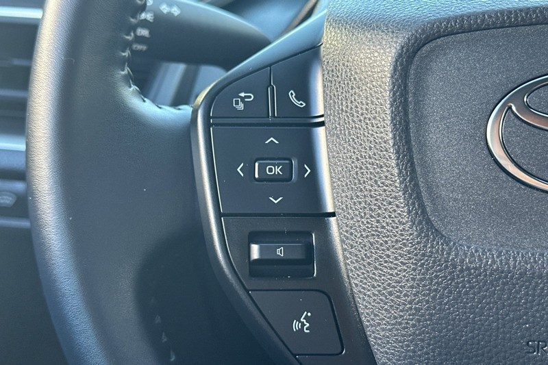 Toyota Prius Vehicle Full-screen Gallery Image 33