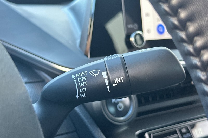Toyota Prius Vehicle Full-screen Gallery Image 36