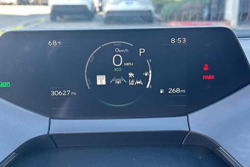 Toyota Prius Vehicle Full-screen Gallery Image 37