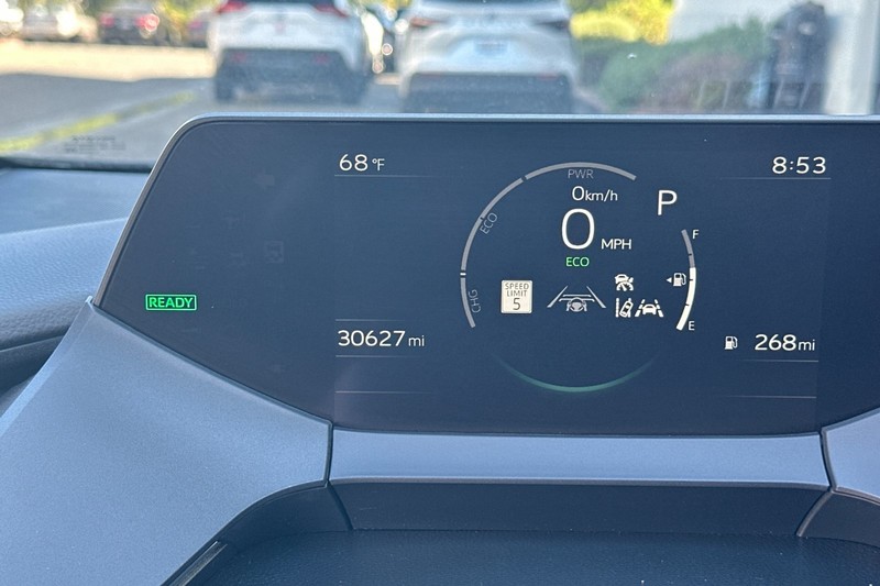 Toyota Prius Vehicle Full-screen Gallery Image 38