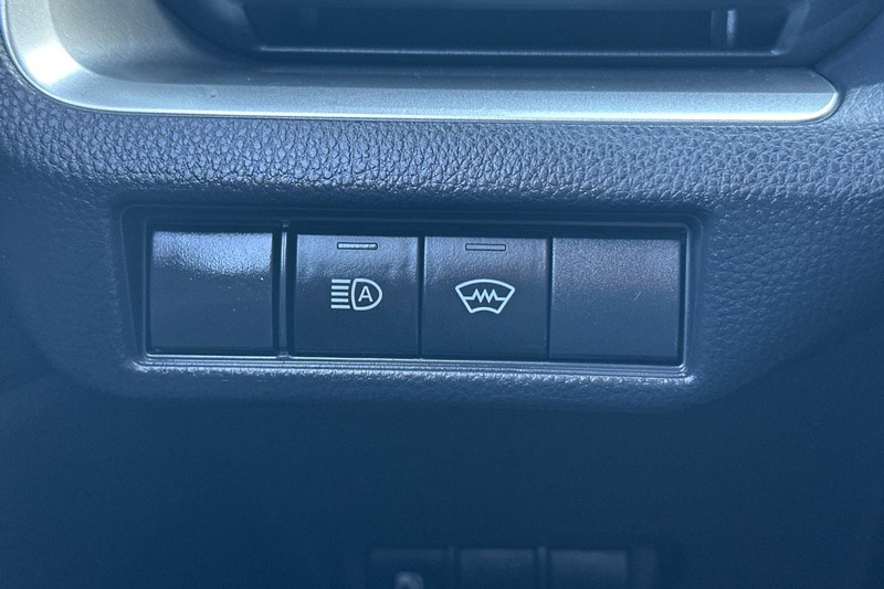 Toyota Prius Vehicle Full-screen Gallery Image 39