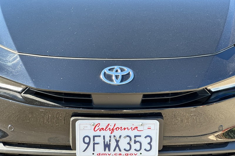 Toyota Prius Vehicle Full-screen Gallery Image 42