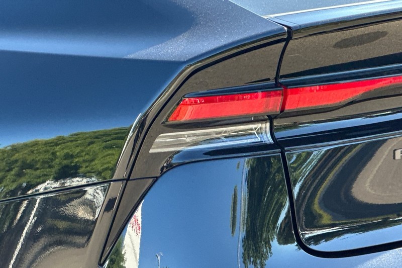 Toyota Prius Vehicle Full-screen Gallery Image 43
