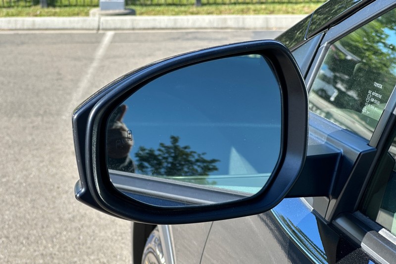 Toyota Prius Vehicle Full-screen Gallery Image 49