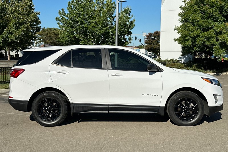 Chevrolet Equinox Vehicle Full-screen Gallery Image 03