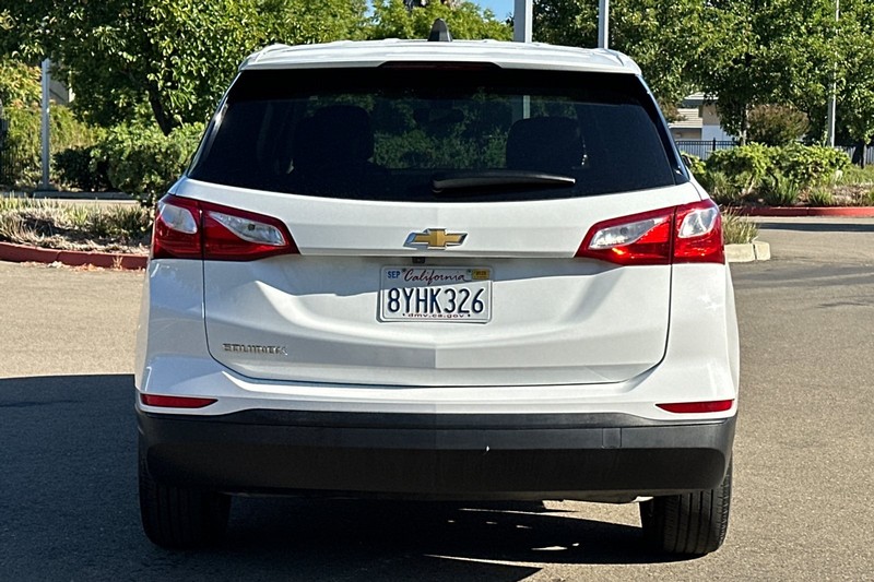 Chevrolet Equinox Vehicle Full-screen Gallery Image 05