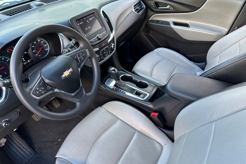 Chevrolet Equinox Vehicle Full-screen Gallery Image 10