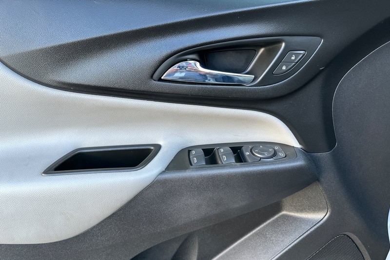 Chevrolet Equinox Vehicle Full-screen Gallery Image 11