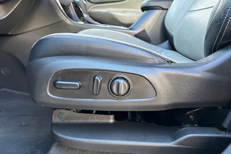 Chevrolet Equinox Vehicle Full-screen Gallery Image 13