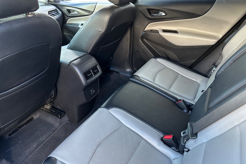 Chevrolet Equinox Vehicle Full-screen Gallery Image 14