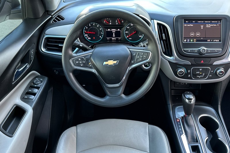 Chevrolet Equinox Vehicle Full-screen Gallery Image 16