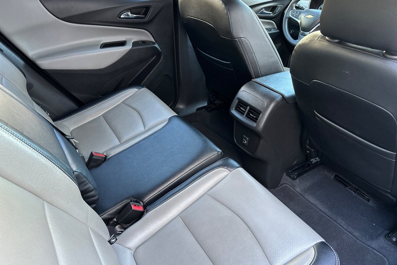 Chevrolet Equinox Vehicle Full-screen Gallery Image 18