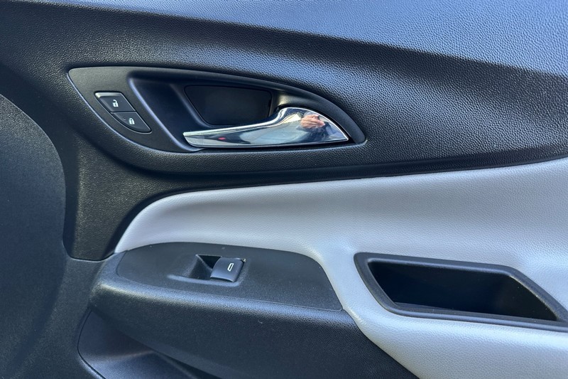 Chevrolet Equinox Vehicle Full-screen Gallery Image 21