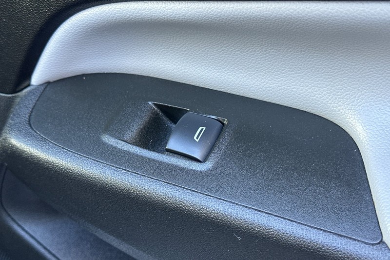 Chevrolet Equinox Vehicle Full-screen Gallery Image 22