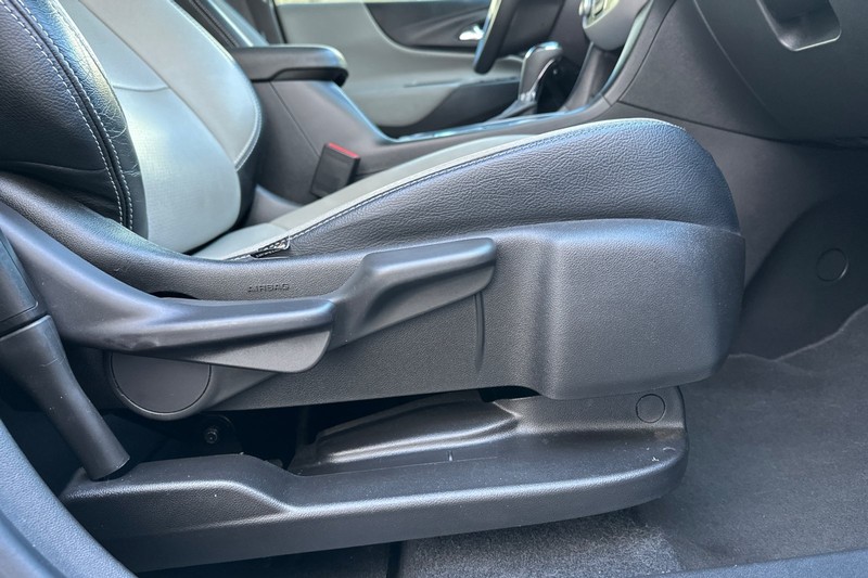 Chevrolet Equinox Vehicle Full-screen Gallery Image 23