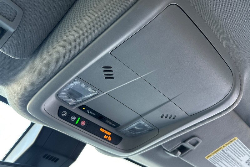 Chevrolet Equinox Vehicle Full-screen Gallery Image 24